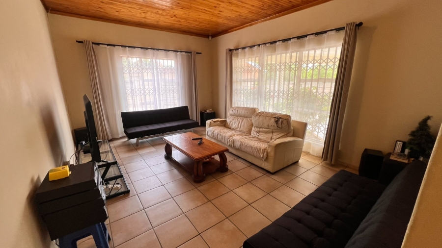 4 Bedroom Property for Sale in Langenhovenpark Free State